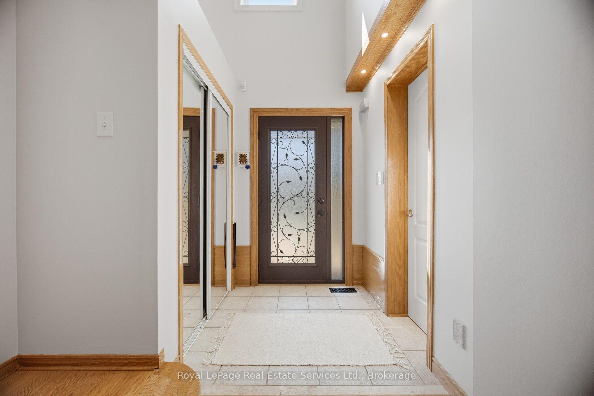 Photo 4 of 2259 Empire Crescent, Burlington, Orchard — HOMEH