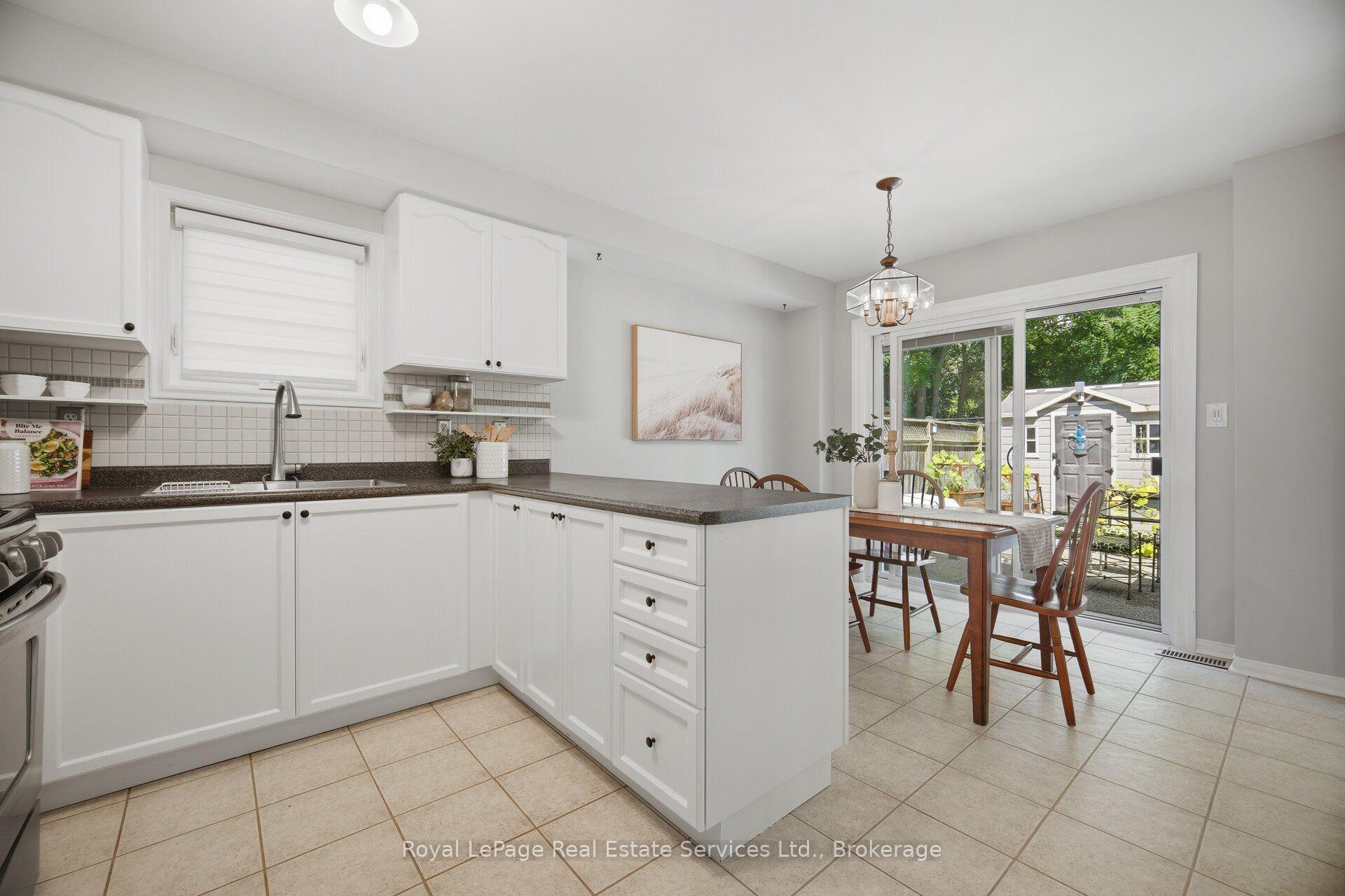Photo 11 of 2259 Empire Crescent, Burlington, Orchard — HOMEH
