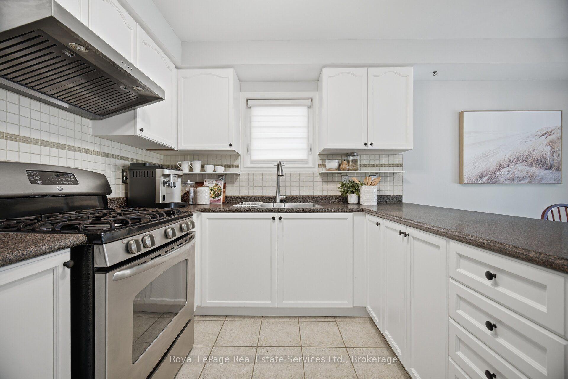 Photo 12 of 2259 Empire Crescent, Burlington, Orchard — HOMEH