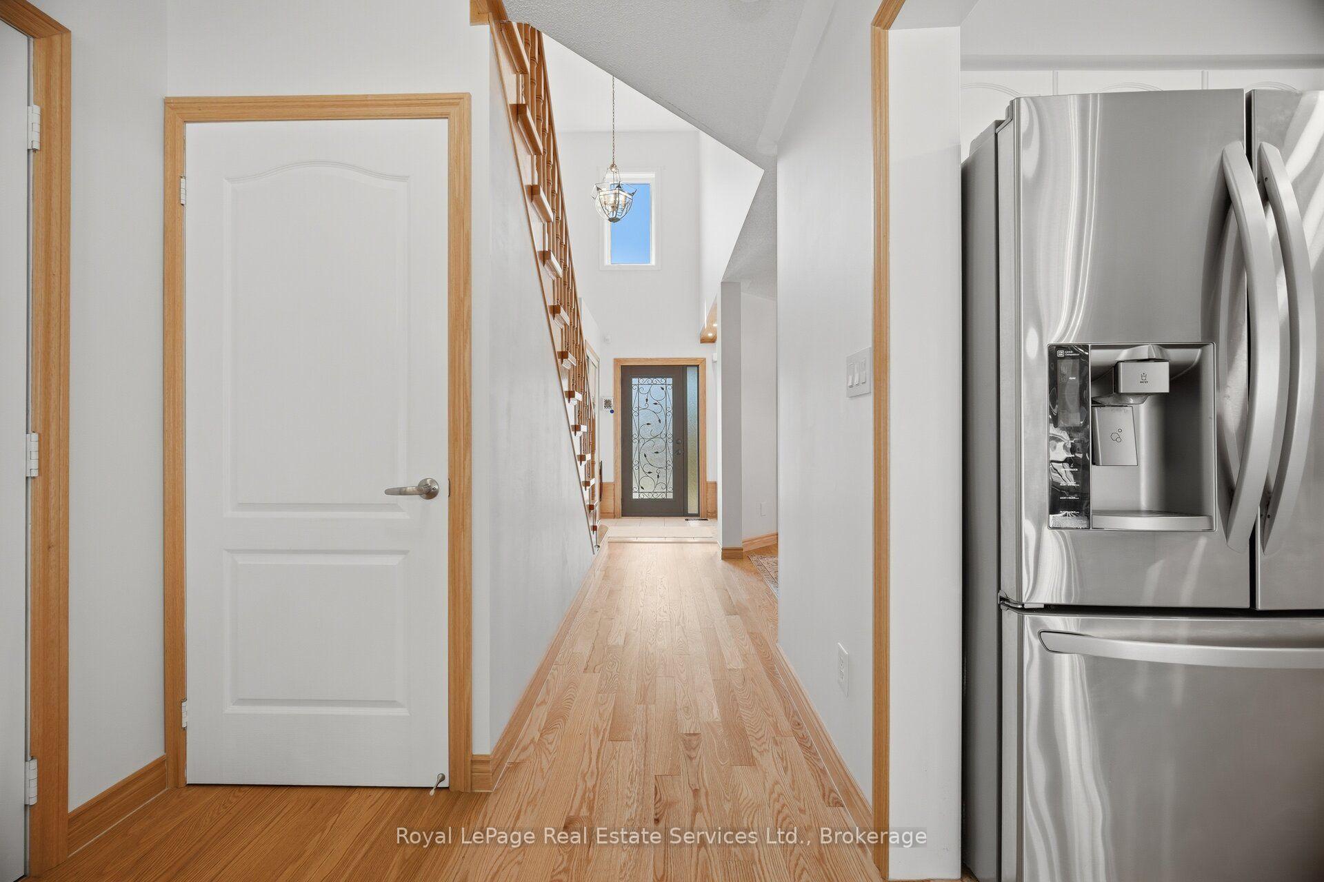 Photo 13 of 2259 Empire Crescent, Burlington, Orchard — HOMEH