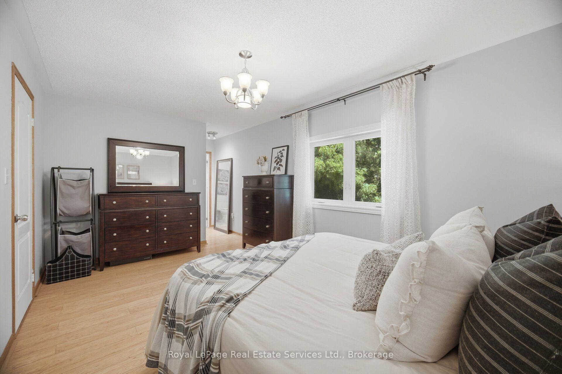 Photo 20 of 2259 Empire Crescent, Burlington, Orchard — HOMEH