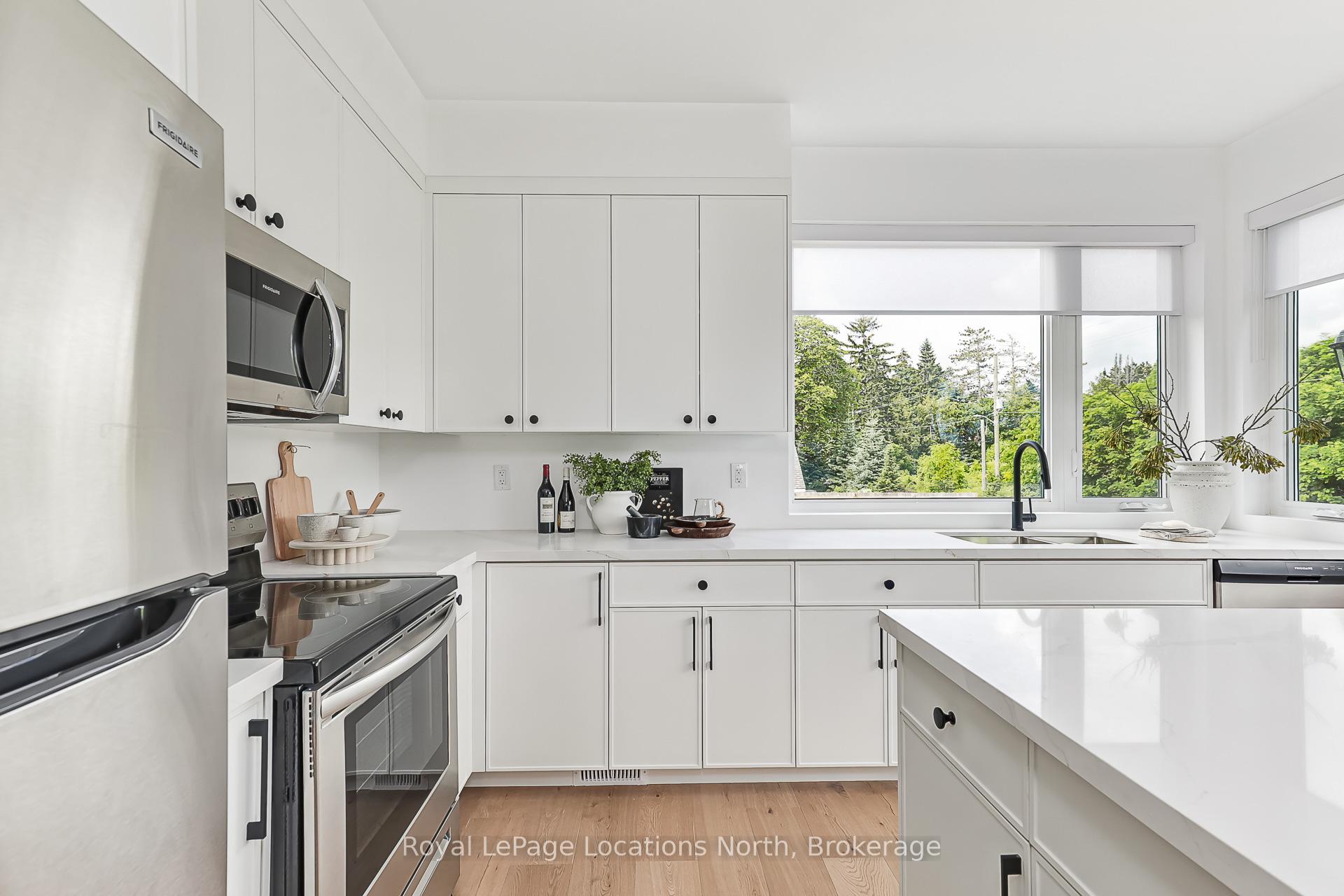 Photo 4 of Unit 9, 25 Lansdowne Street S, Blue Mountains — HOMEH