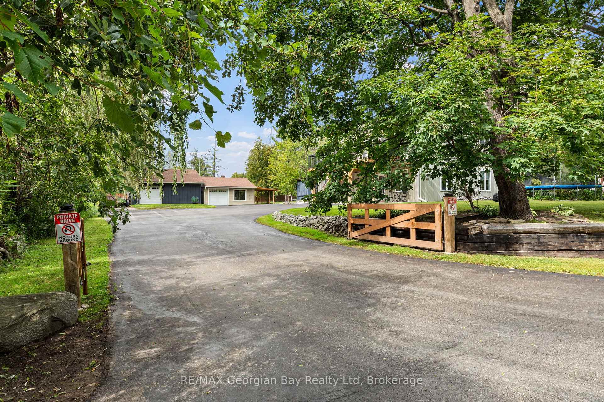 Photo 4 of 2384 Whetham Road, Springwater, Rural Springwater — HOMEH