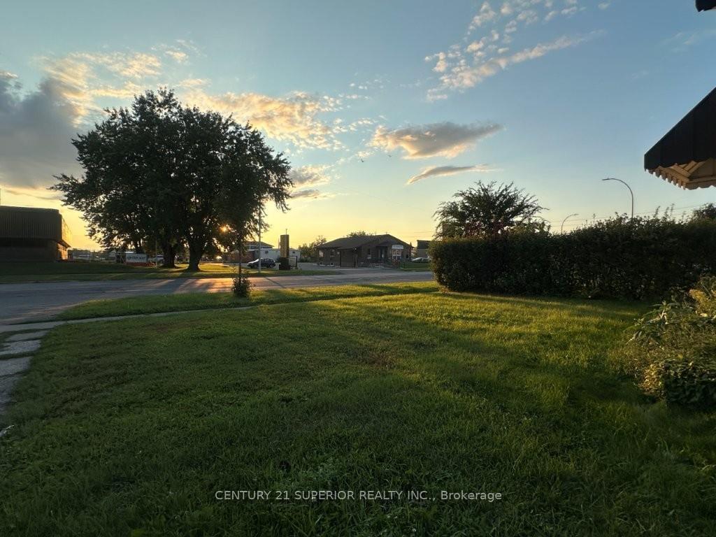 Photo 4 of 412 James Street S, Thunder Bay, Green Acres — HOMEH