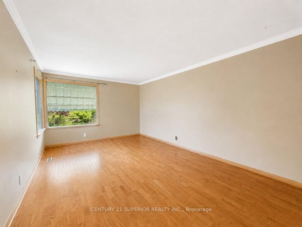 Photo 10 of 412 James Street S, Thunder Bay, Green Acres — HOMEH