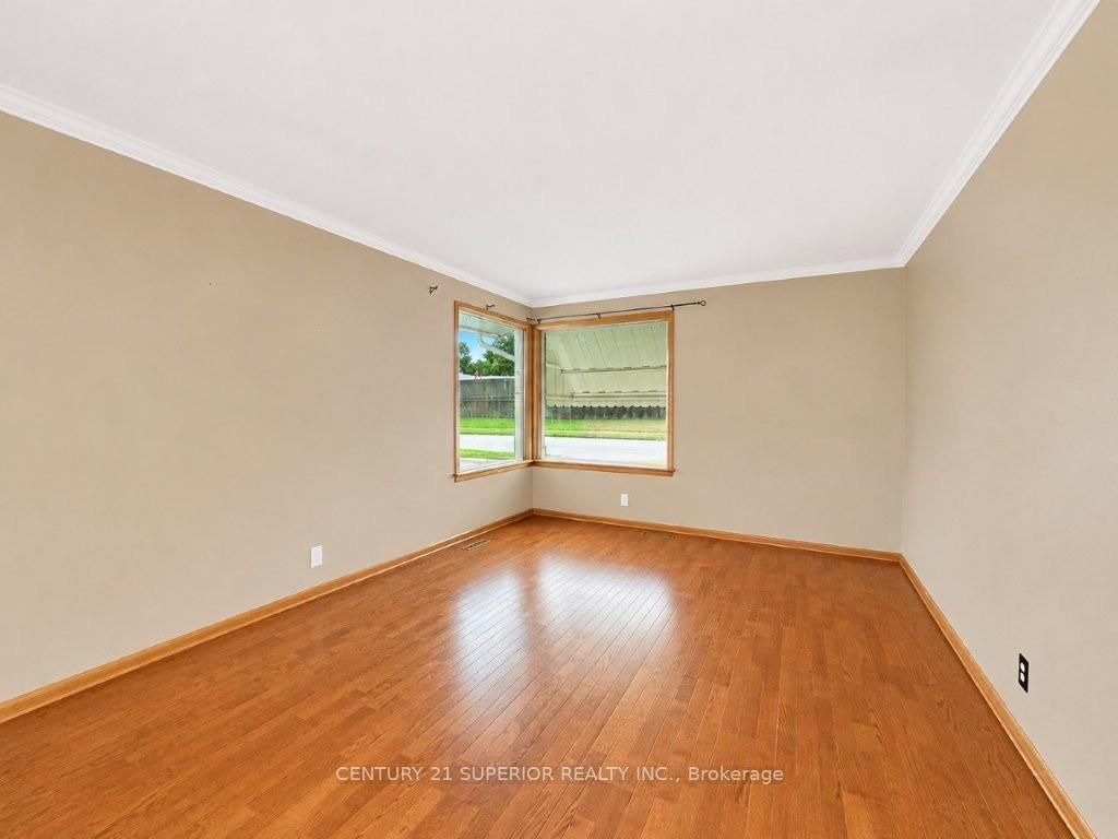 Photo 11 of 412 James Street S, Thunder Bay, Green Acres — HOMEH