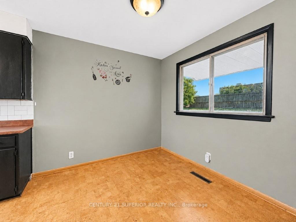 Photo 16 of 412 James Street S, Thunder Bay, Green Acres — HOMEH