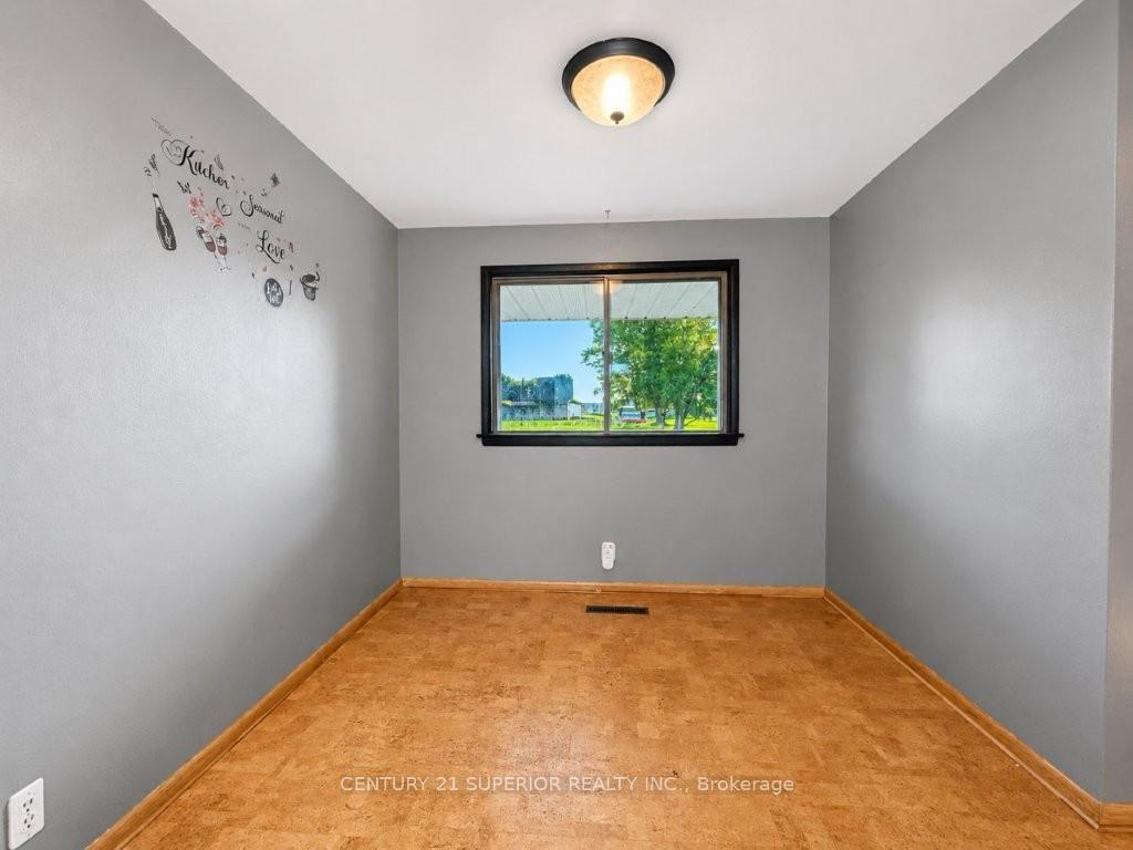 Photo 17 of 412 James Street S, Thunder Bay, Green Acres — HOMEH