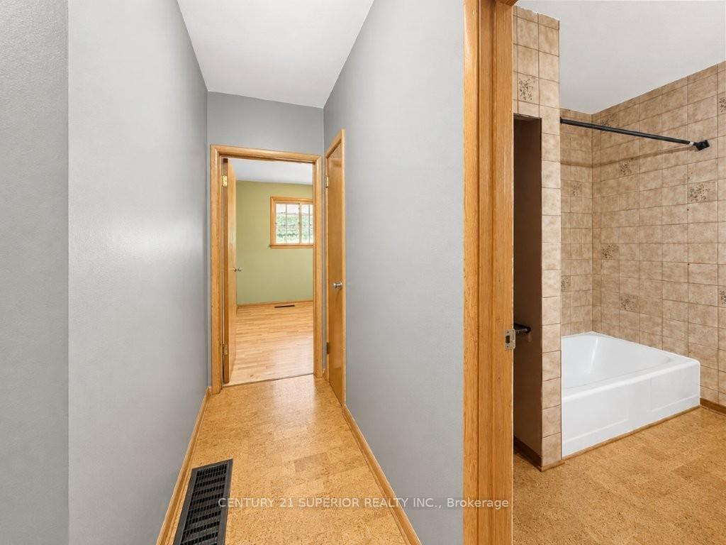 Photo 23 of 412 James Street S, Thunder Bay, Green Acres — HOMEH