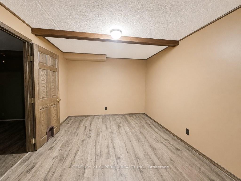Photo 32 of 412 James Street S, Thunder Bay, Green Acres — HOMEH