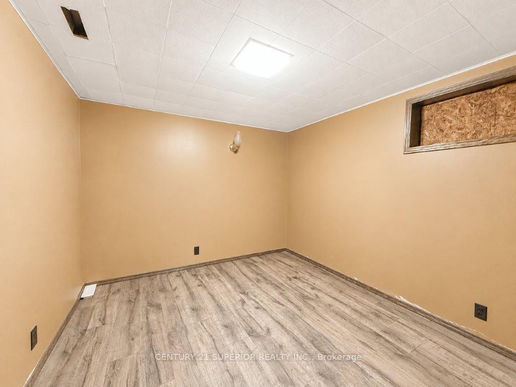 Photo 33 of 412 James Street S, Thunder Bay, Green Acres — HOMEH