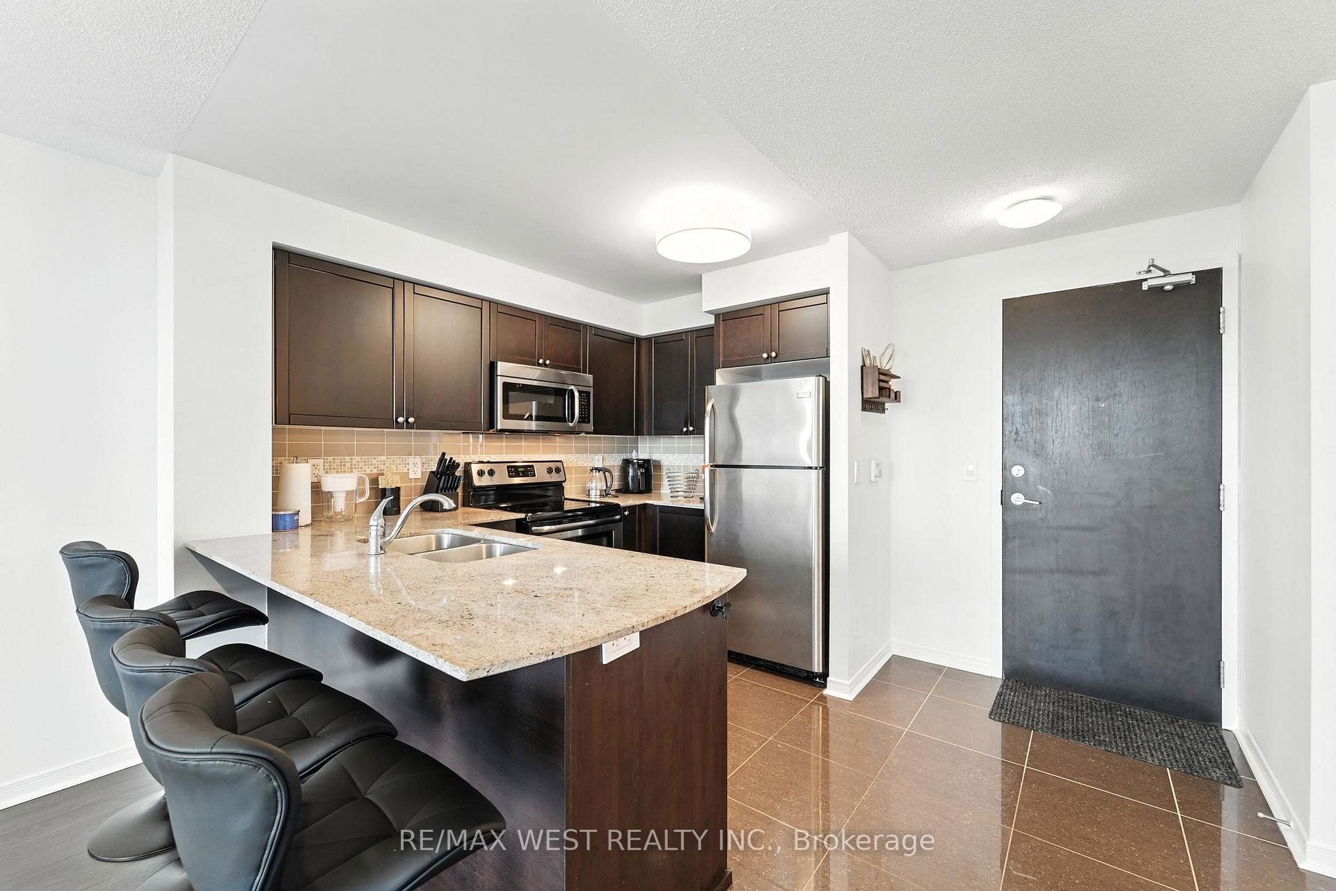 Photo 4 of Unit PH2, 75 King William Crescent, Richmond Hill, Langstaff — HOMEH