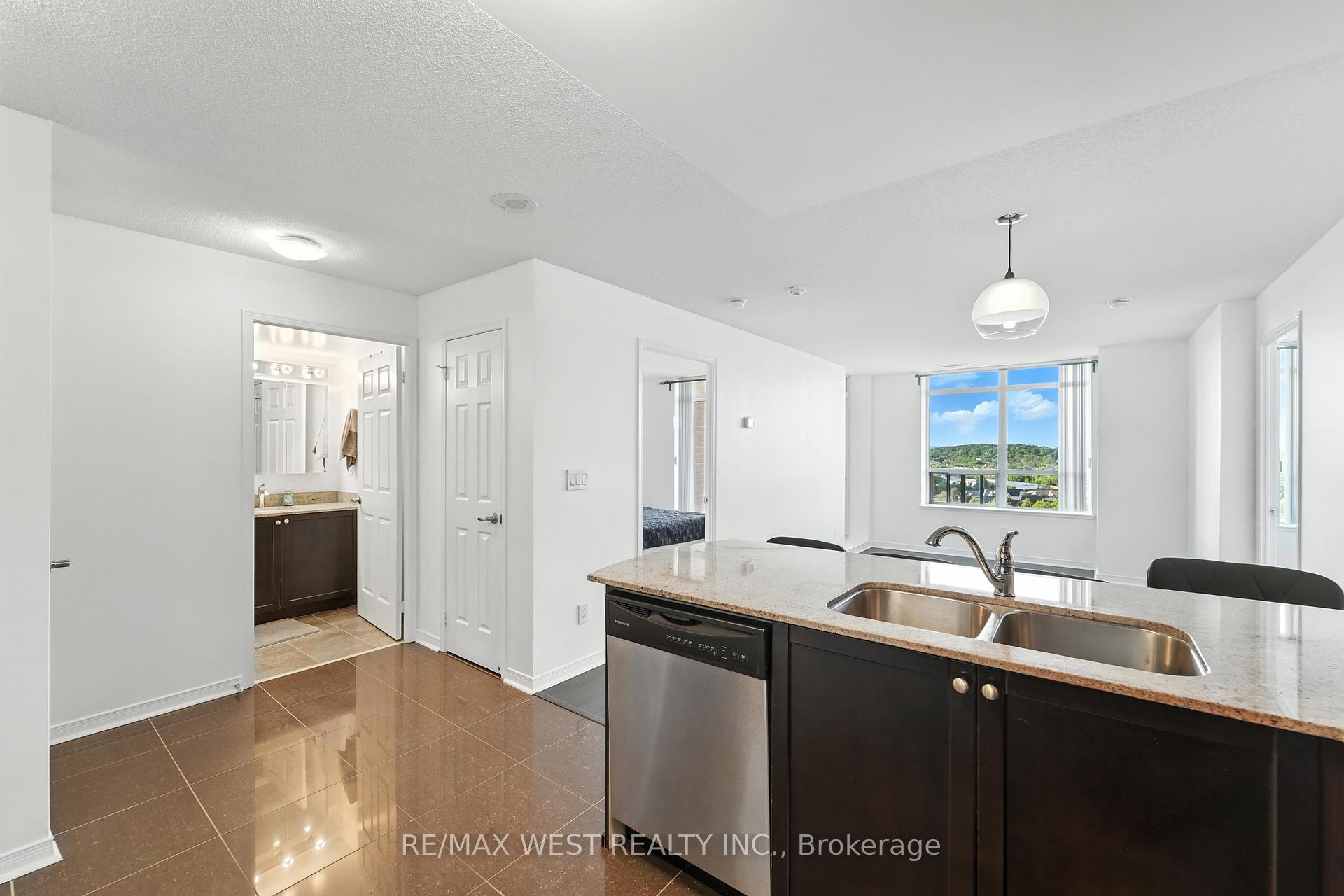 Photo 5 of Unit PH2, 75 King William Crescent, Richmond Hill, Langstaff — HOMEH