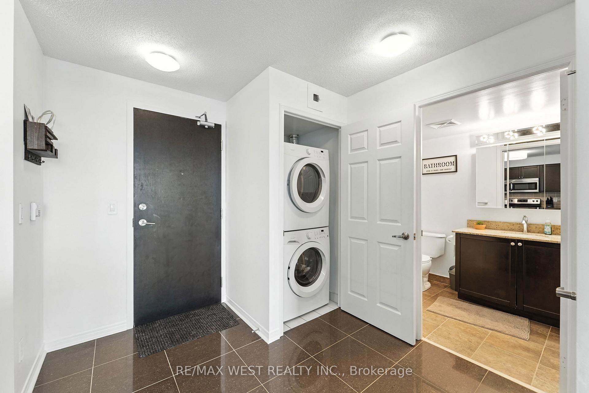 Photo 6 of Unit PH2, 75 King William Crescent, Richmond Hill, Langstaff — HOMEH