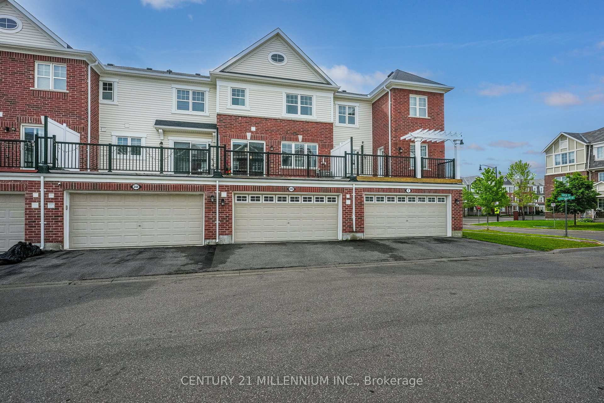Photo 2 of 242 Remembrance Road, Brampton, Northwest Brampton — HOMEH
