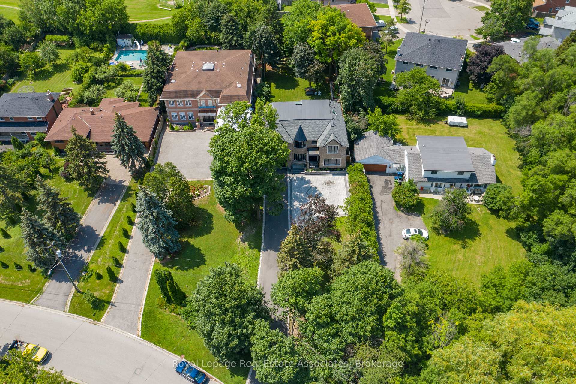 Photo 4 of 96 Elmcrest Road, Etobicoke, Eringate-Centennial-West Deane — HOMEH
