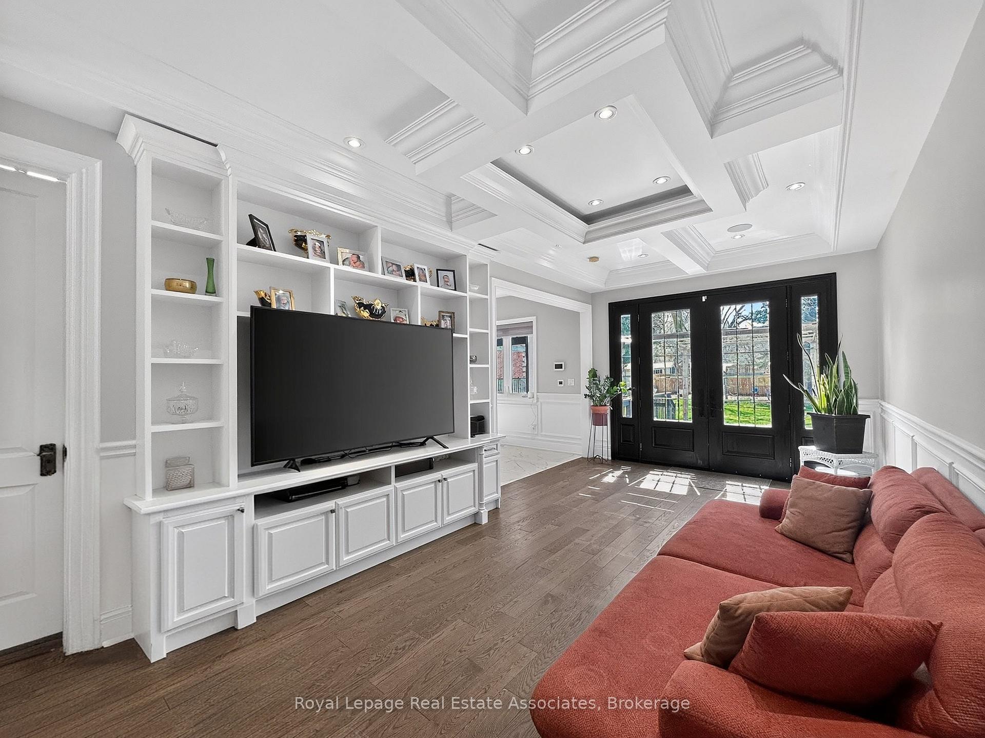 Photo 8 of 96 Elmcrest Road, Etobicoke, Eringate-Centennial-West Deane — HOMEH
