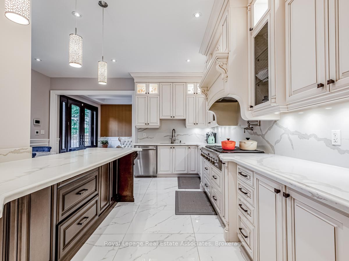 Photo 12 of 96 Elmcrest Road, Etobicoke, Eringate-Centennial-West Deane — HOMEH