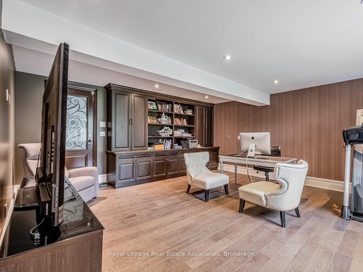 Photo 14 of 96 Elmcrest Road, Etobicoke, Eringate-Centennial-West Deane — HOMEH