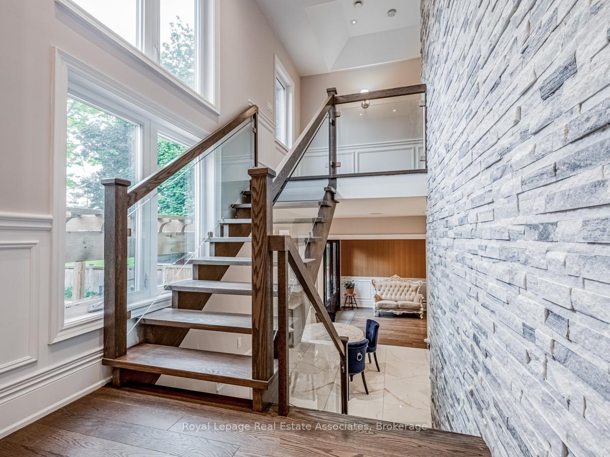 Photo 16 of 96 Elmcrest Road, Etobicoke, Eringate-Centennial-West Deane — HOMEH