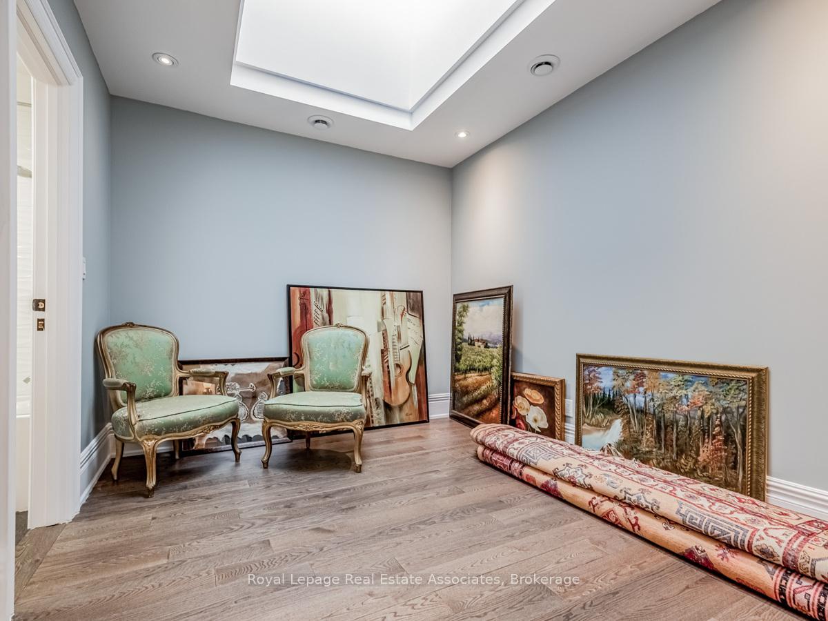 Photo 24 of 96 Elmcrest Road, Etobicoke, Eringate-Centennial-West Deane — HOMEH