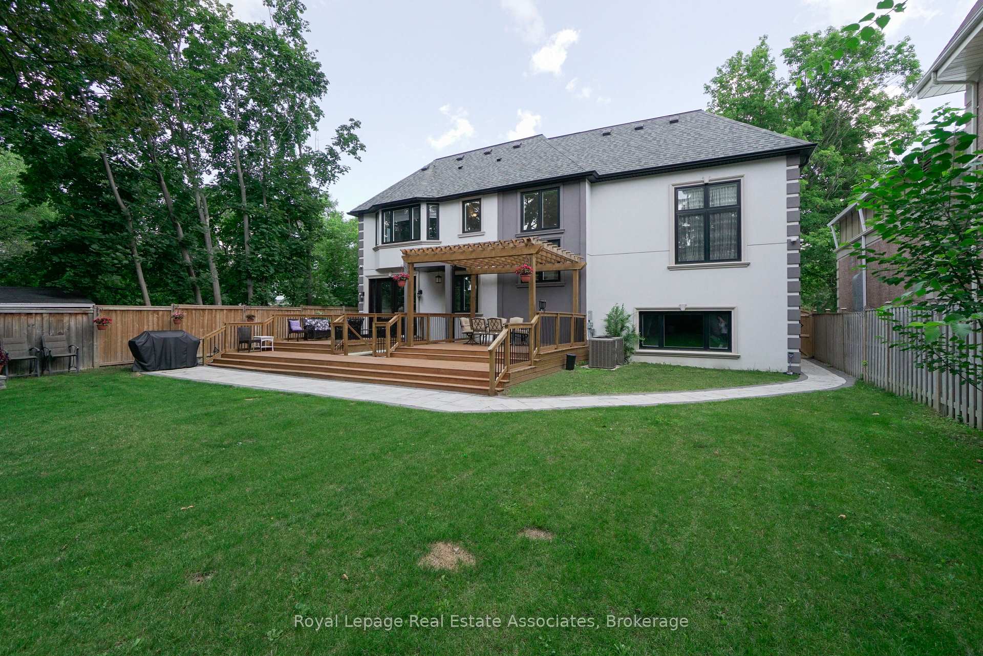 Photo 33 of 96 Elmcrest Road, Etobicoke, Eringate-Centennial-West Deane — HOMEH