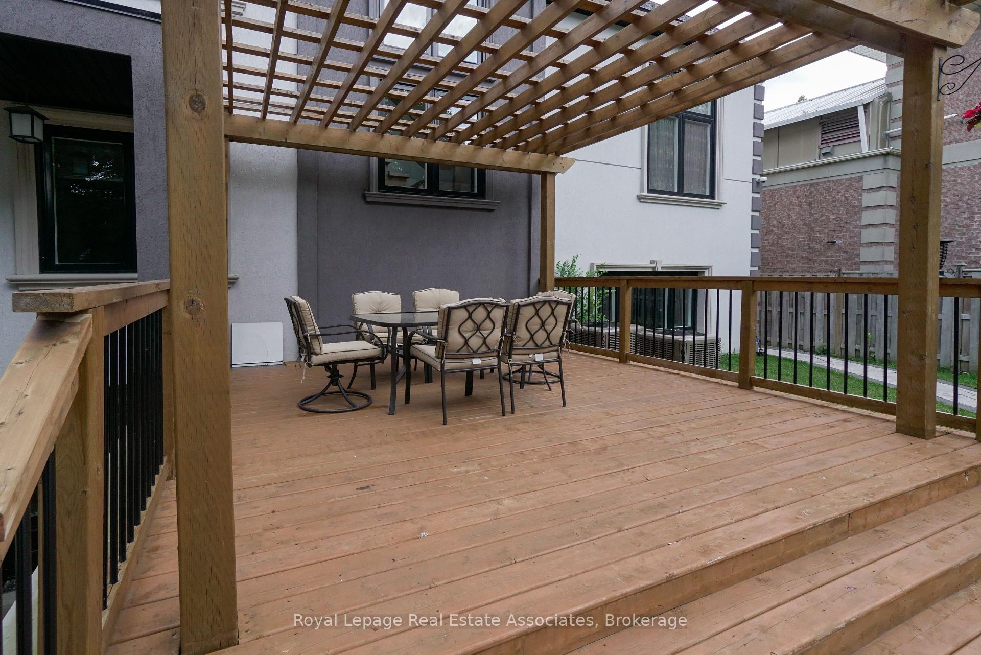 Photo 35 of 96 Elmcrest Road, Etobicoke, Eringate-Centennial-West Deane — HOMEH