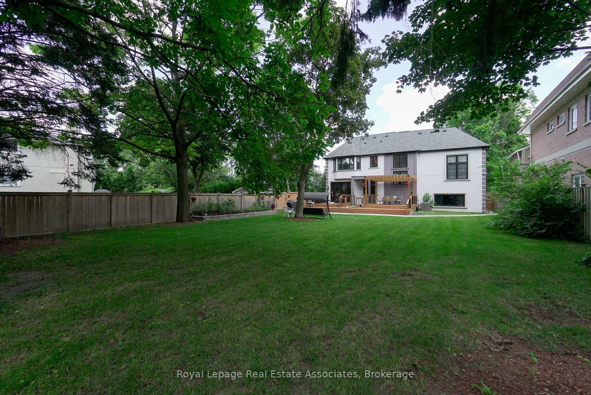 Photo 36 of 96 Elmcrest Road, Etobicoke, Eringate-Centennial-West Deane — HOMEH