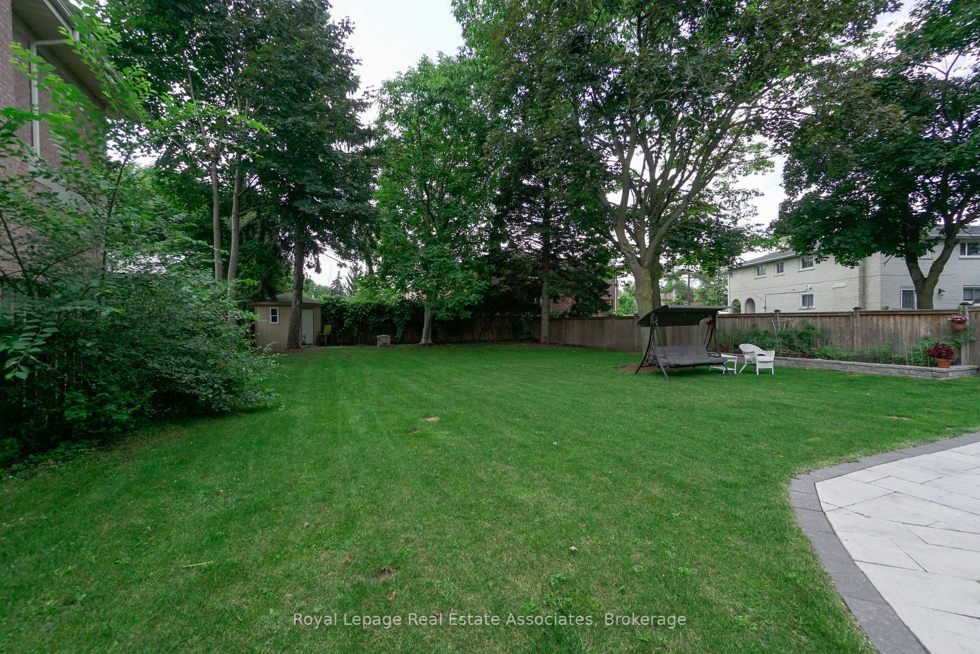 Photo 37 of 96 Elmcrest Road, Etobicoke, Eringate-Centennial-West Deane — HOMEH