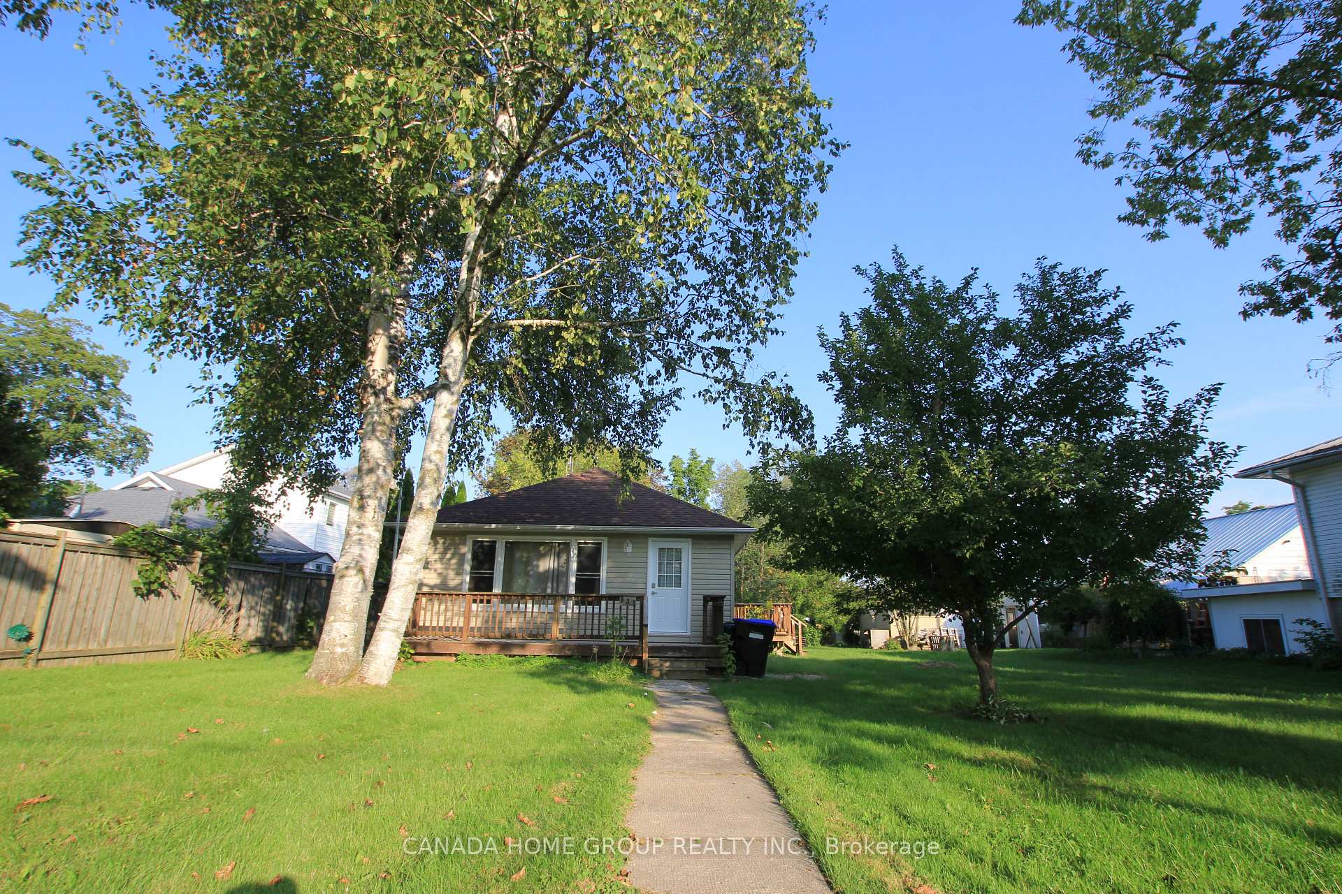 Front of 931 Goldie Street
