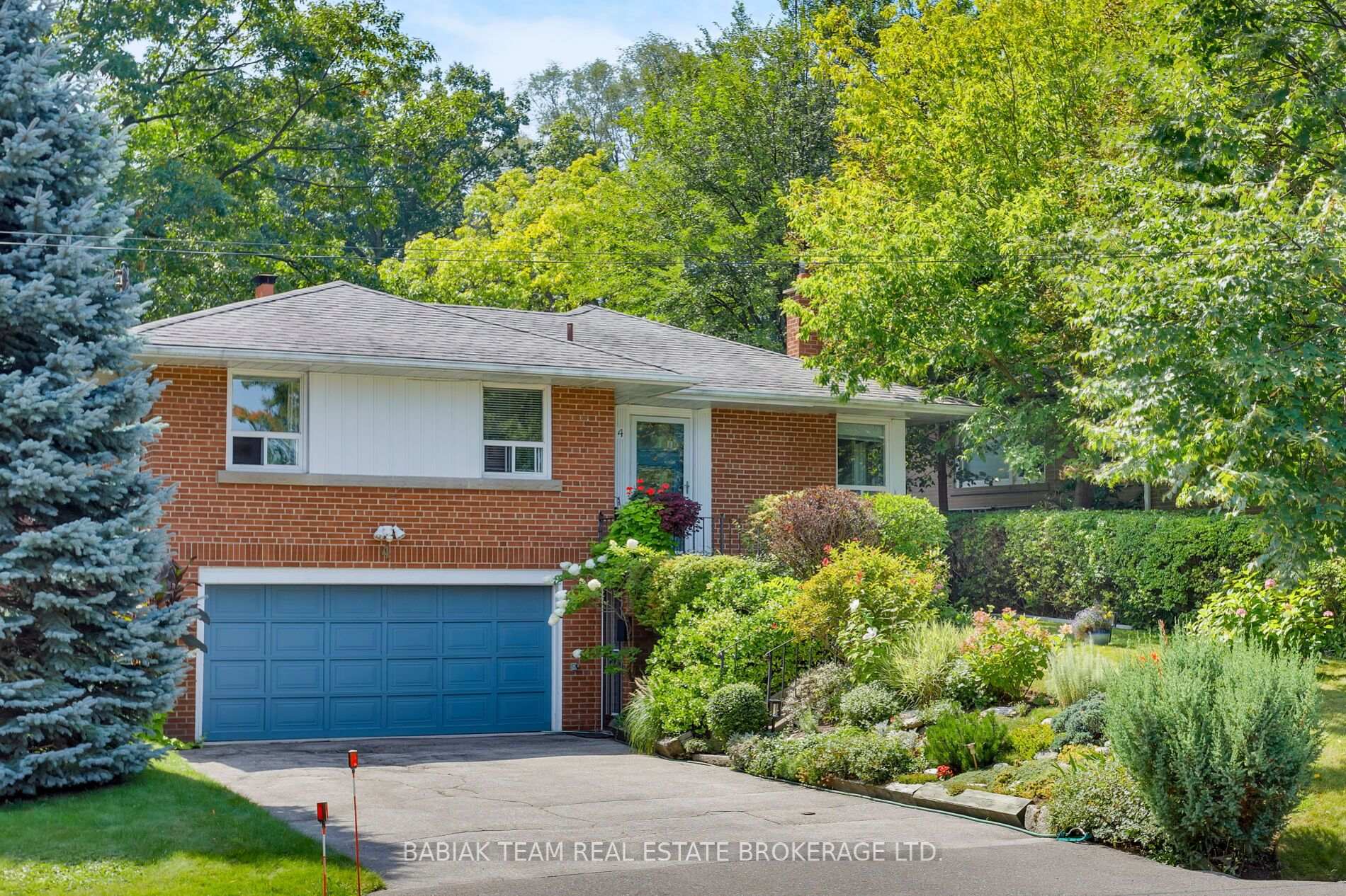 Photo 1 of 4 Ivy Lea Crescent, Etobicoke, Stonegate-Queensway — HOMEH