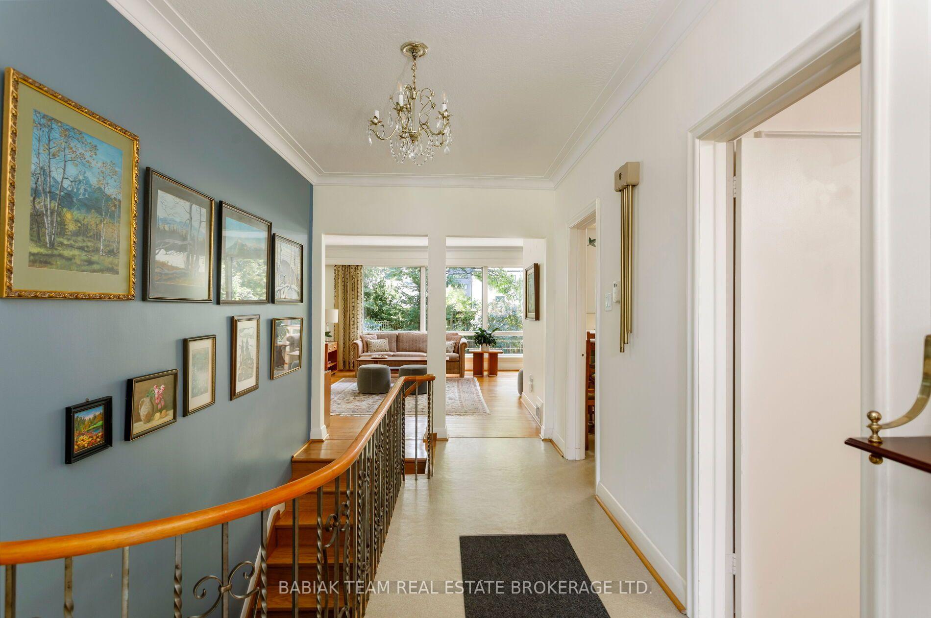 Photo 3 of 4 Ivy Lea Crescent, Etobicoke, Stonegate-Queensway — HOMEH
