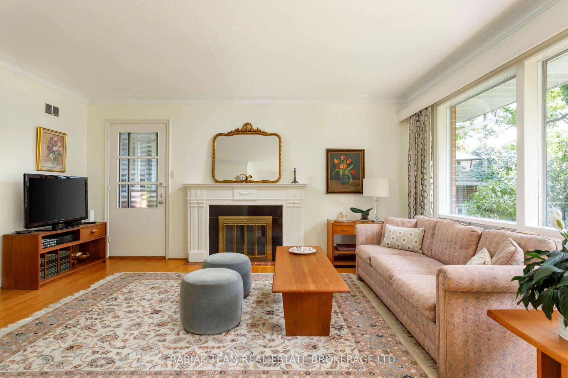 Photo 4 of 4 Ivy Lea Crescent, Etobicoke, Stonegate-Queensway — HOMEH