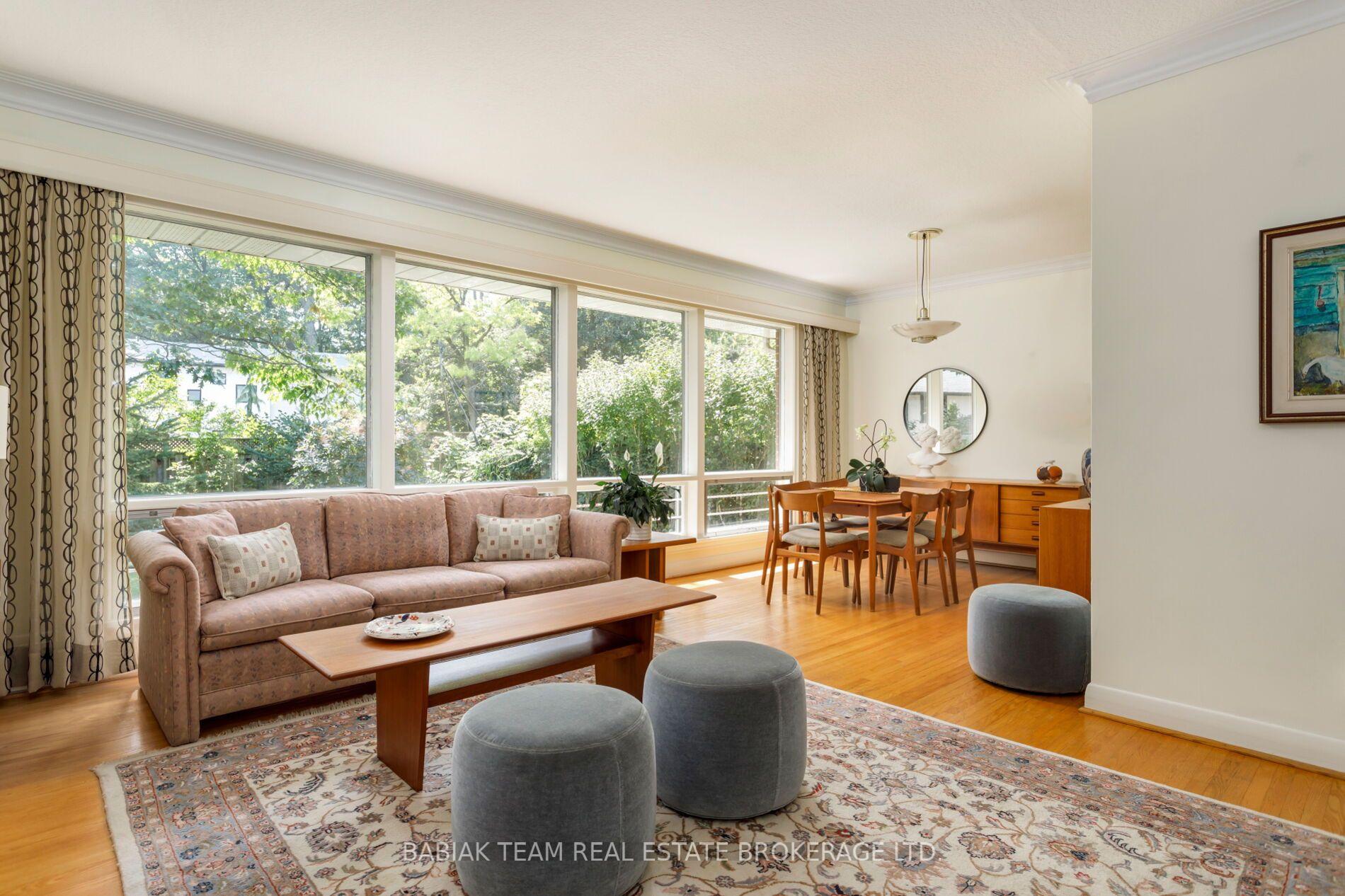 Photo 5 of 4 Ivy Lea Crescent, Etobicoke, Stonegate-Queensway — HOMEH