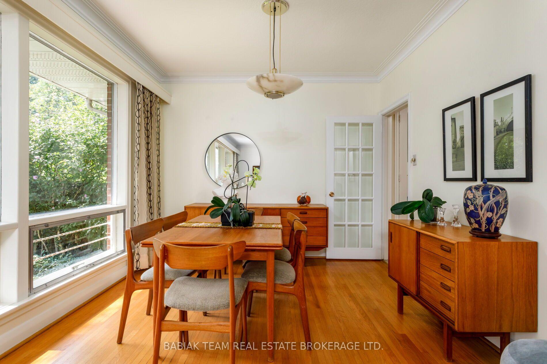 Photo 6 of 4 Ivy Lea Crescent, Etobicoke, Stonegate-Queensway — HOMEH
