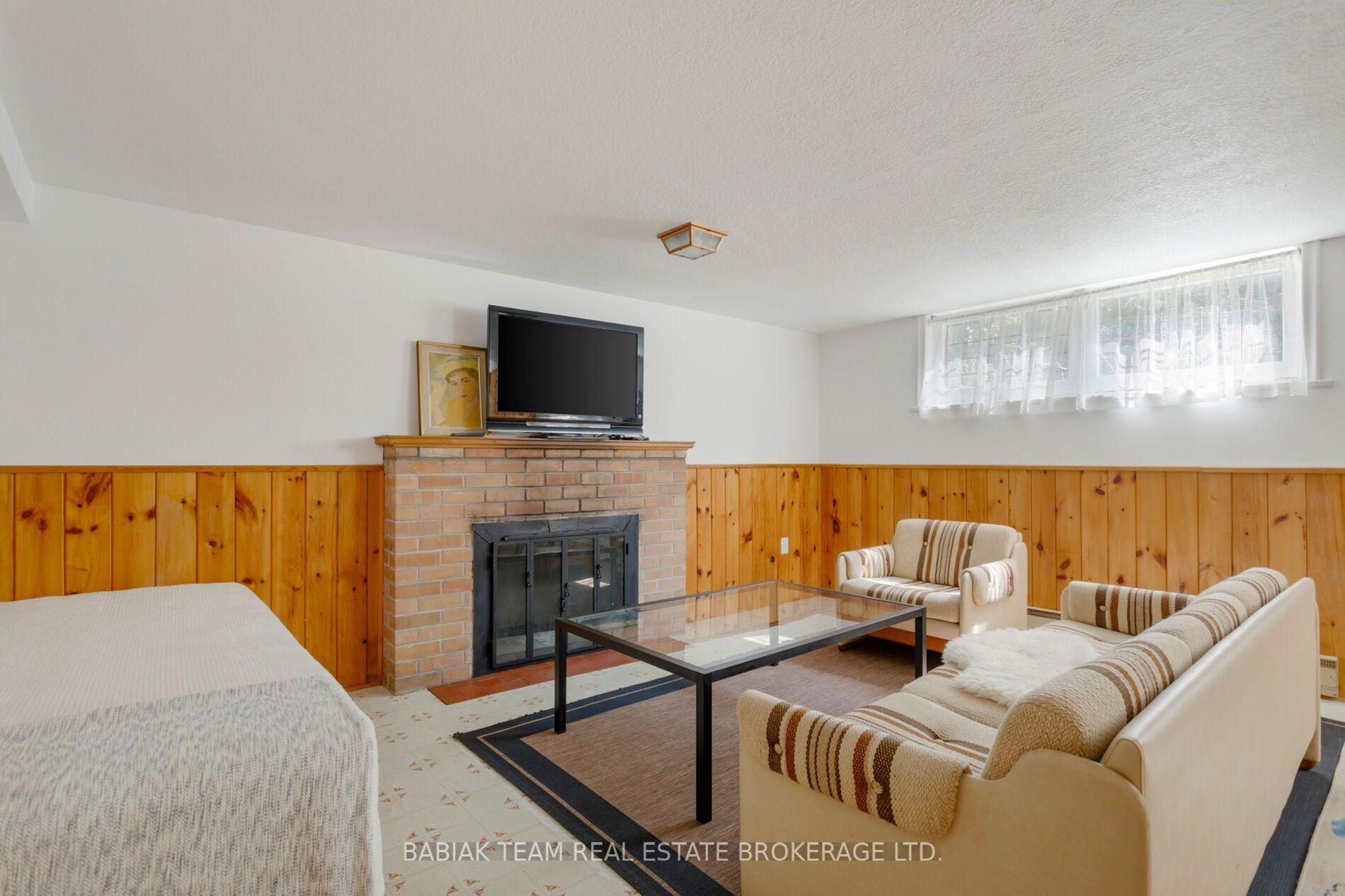 Photo 13 of 4 Ivy Lea Crescent, Etobicoke, Stonegate-Queensway — HOMEH