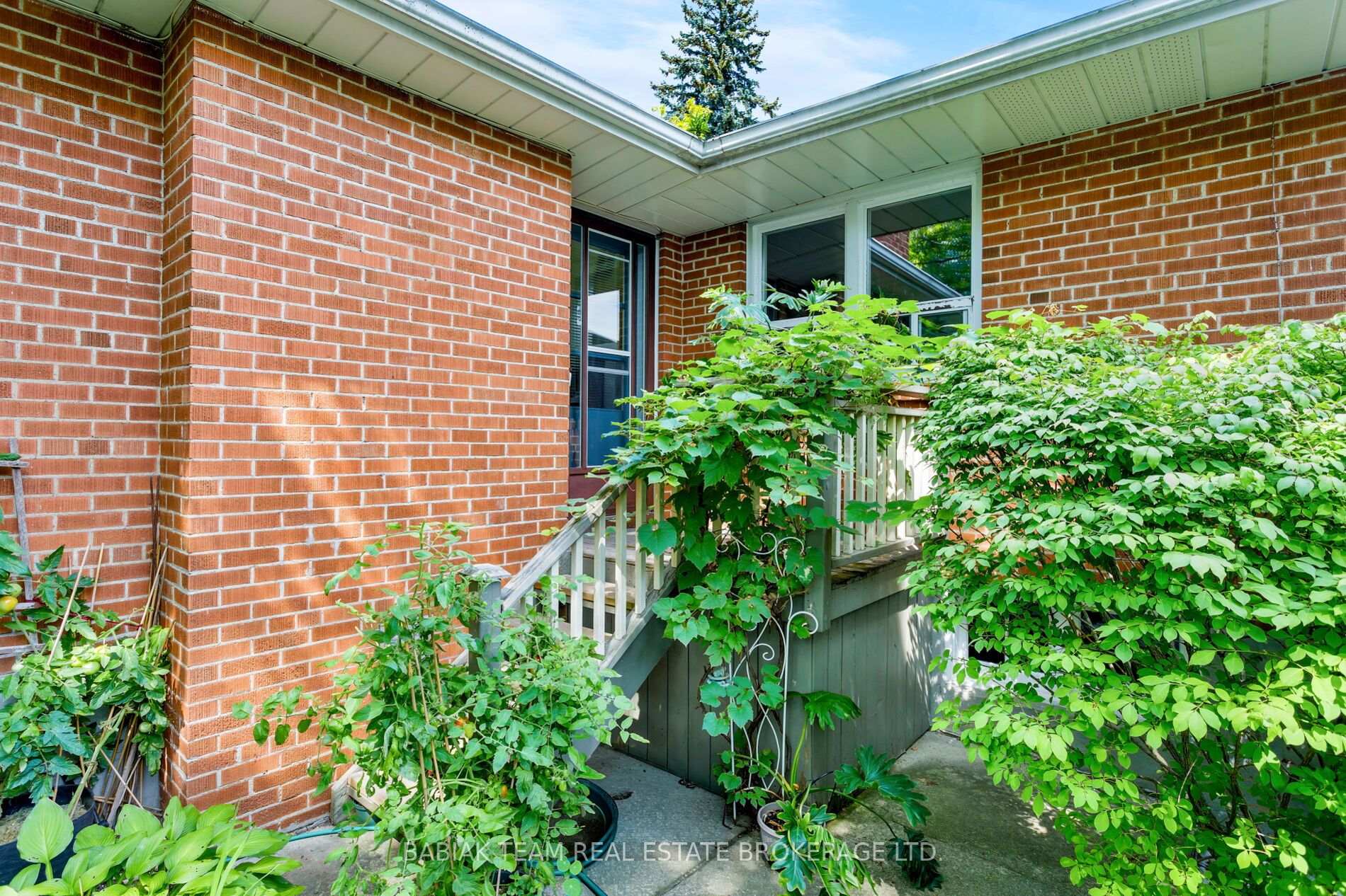 Photo 14 of 4 Ivy Lea Crescent, Etobicoke, Stonegate-Queensway — HOMEH