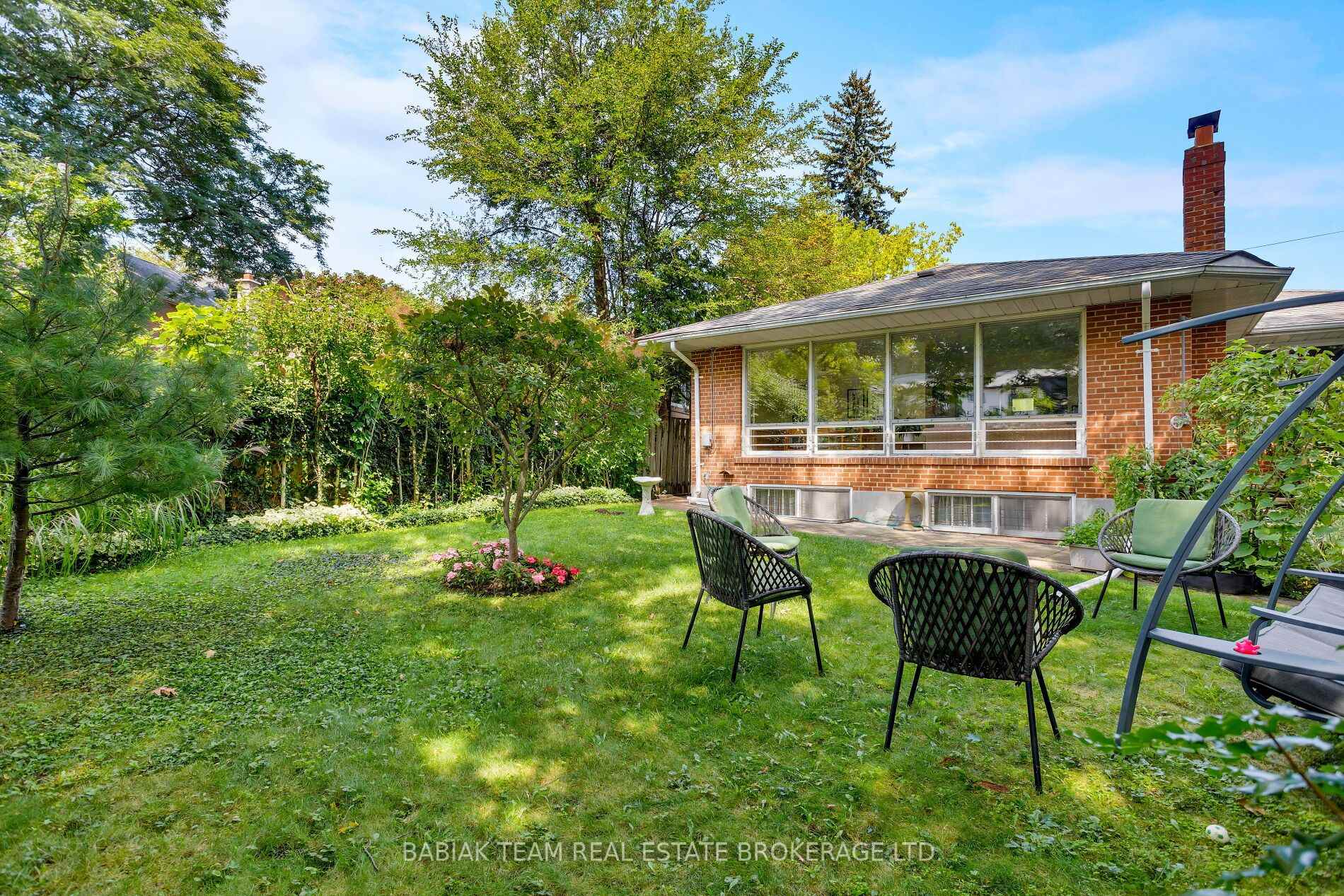 Photo 17 of 4 Ivy Lea Crescent, Etobicoke, Stonegate-Queensway — HOMEH
