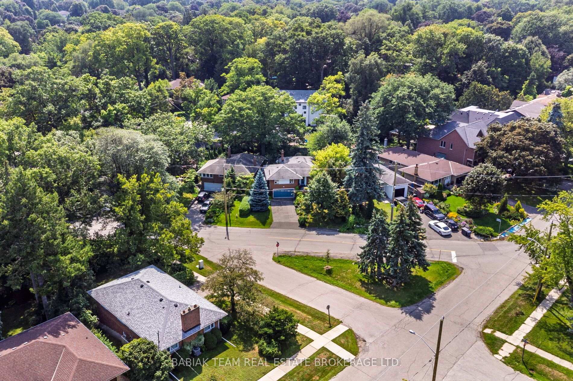 Photo 20 of 4 Ivy Lea Crescent, Etobicoke, Stonegate-Queensway — HOMEH
