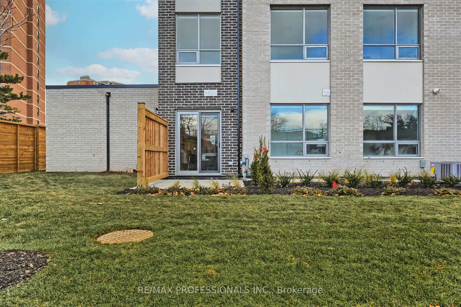 Photo 32 of Unit 124, 62 Dixfield Drive, Etobicoke, Eringate-Centennial-West Deane — HOMEH