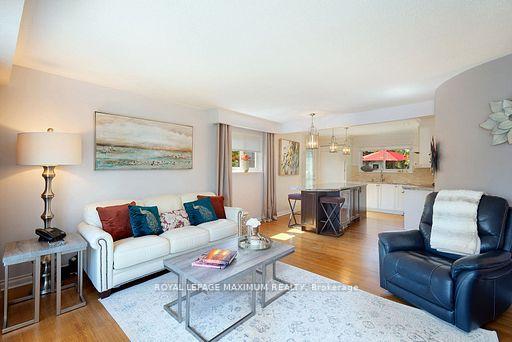 Photo 3 of 38 Abbey Road, Brampton, Brampton East — HOMEH