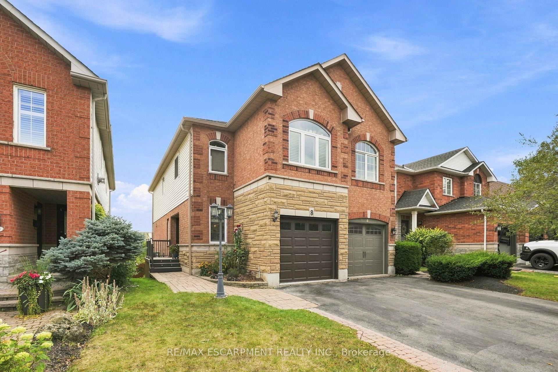 Photo 1 of 8 Slater Court, Hamilton, Waterdown — HOMEH