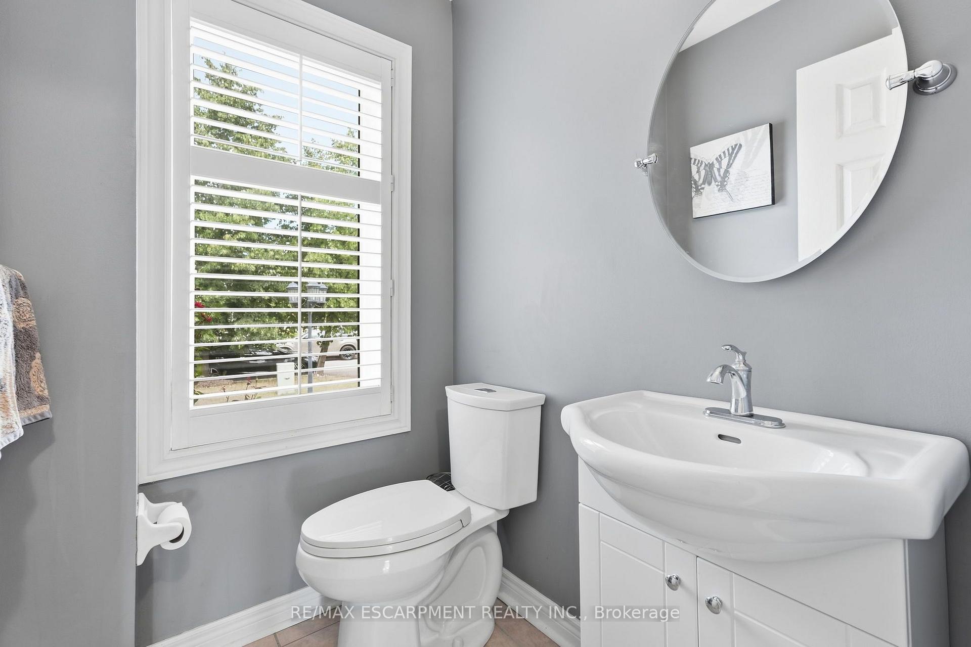 Photo 13 of 8 Slater Court, Hamilton, Waterdown — HOMEH