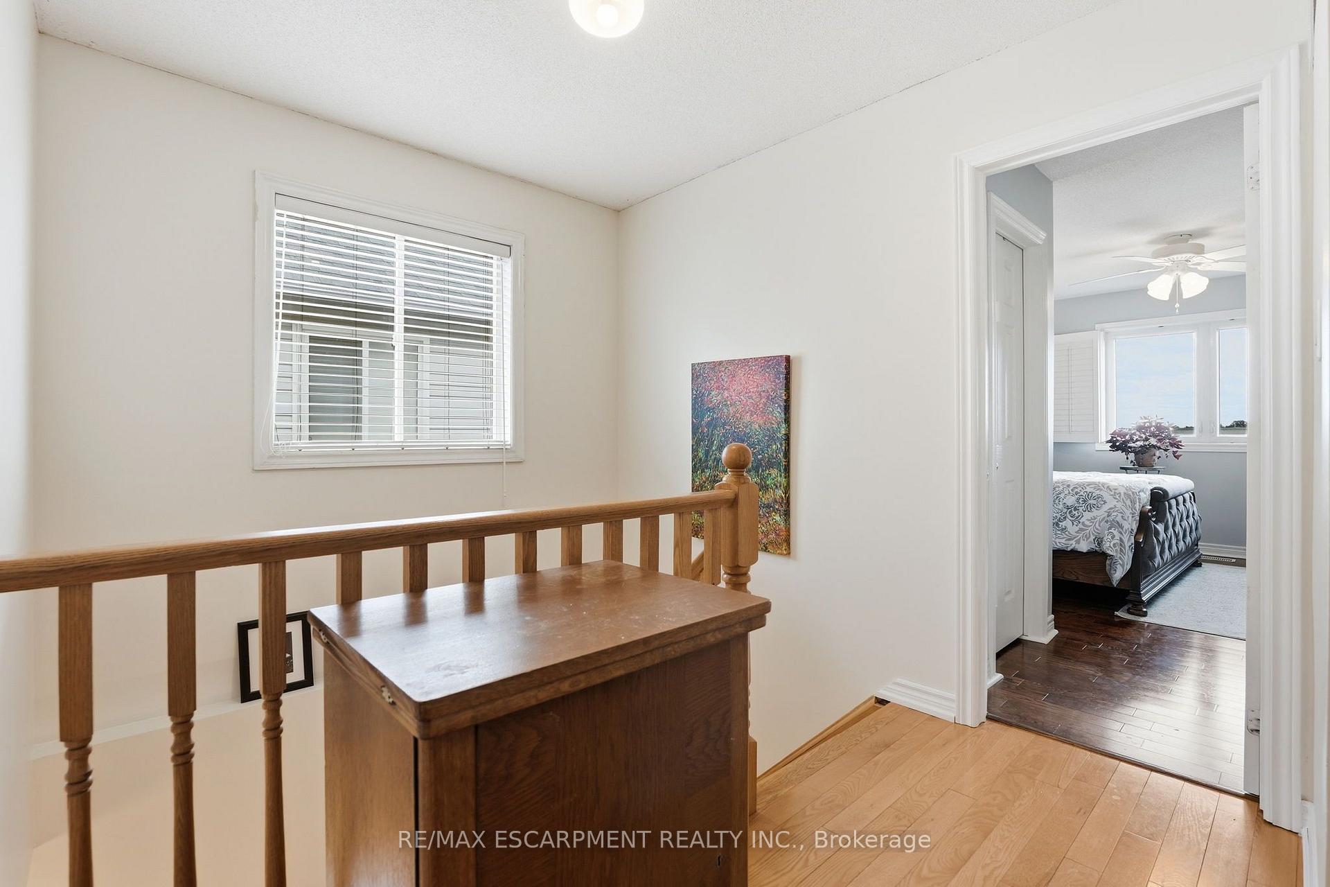 Photo 14 of 8 Slater Court, Hamilton, Waterdown — HOMEH
