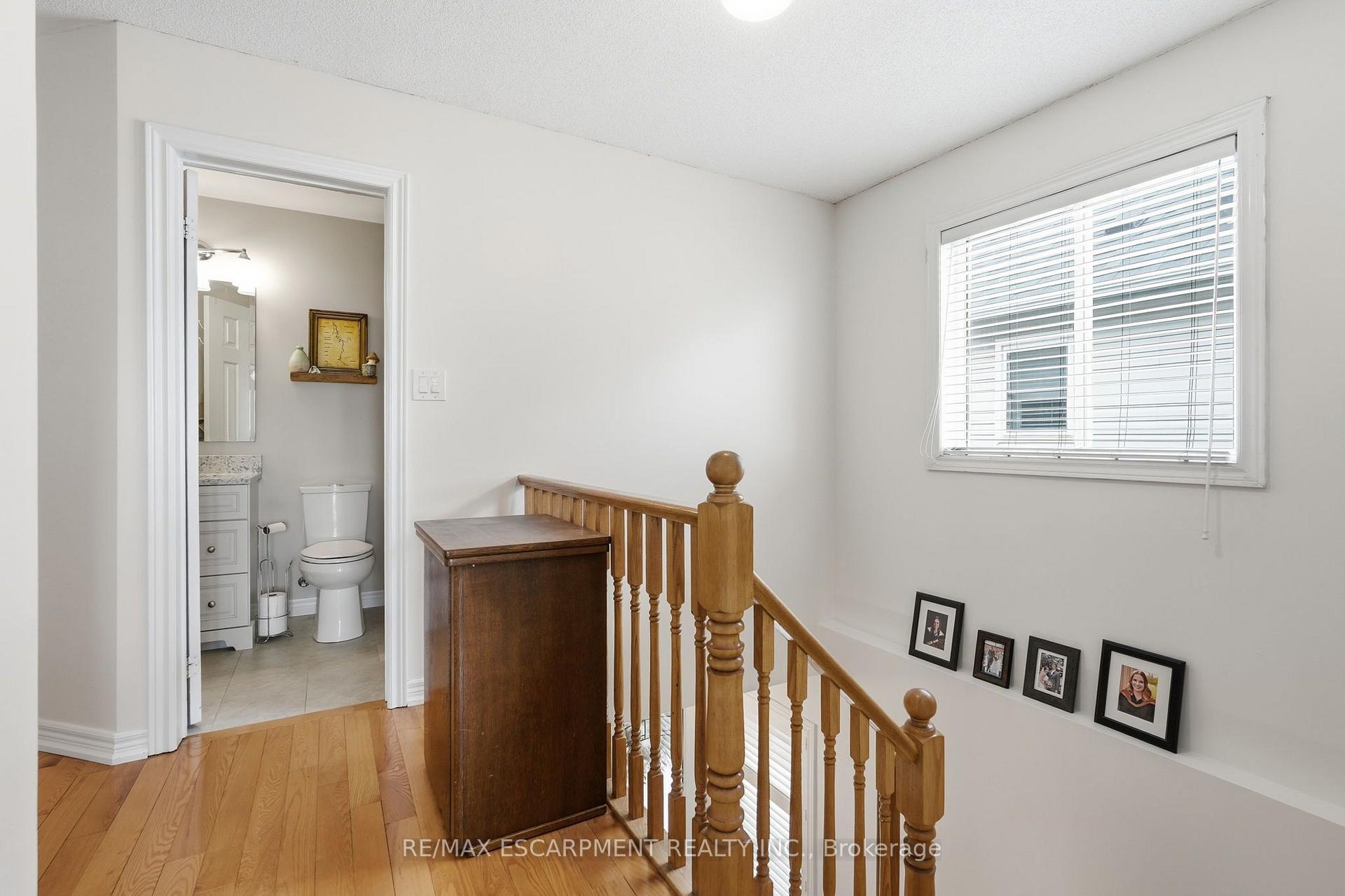 Photo 15 of 8 Slater Court, Hamilton, Waterdown — HOMEH