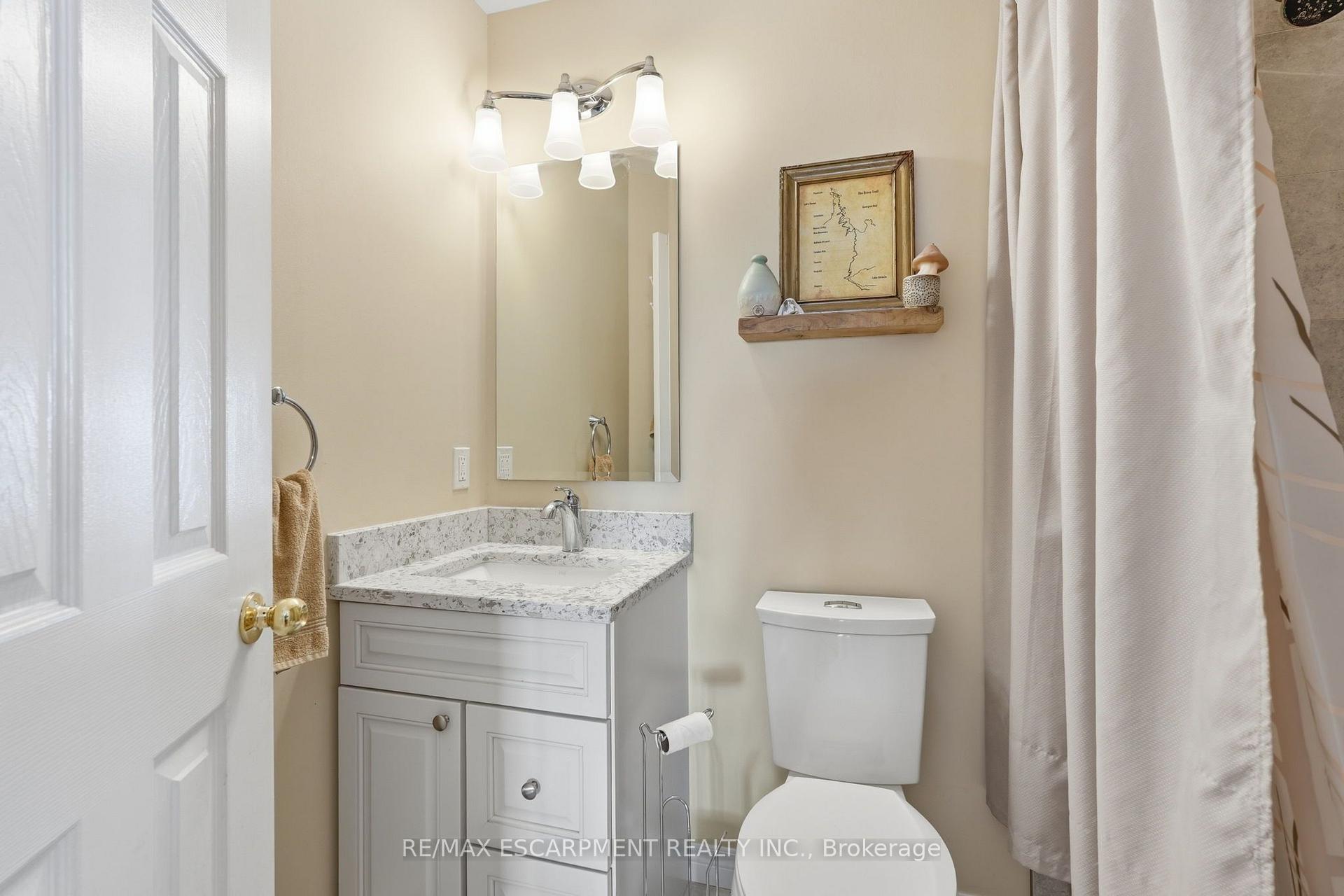 Photo 16 of 8 Slater Court, Hamilton, Waterdown — HOMEH