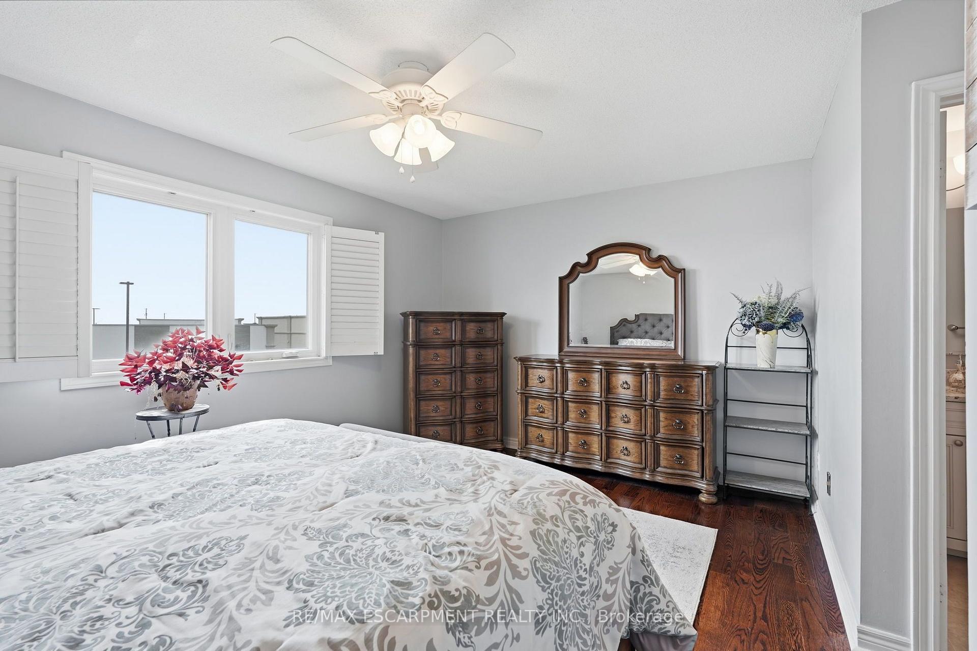 Photo 19 of 8 Slater Court, Hamilton, Waterdown — HOMEH
