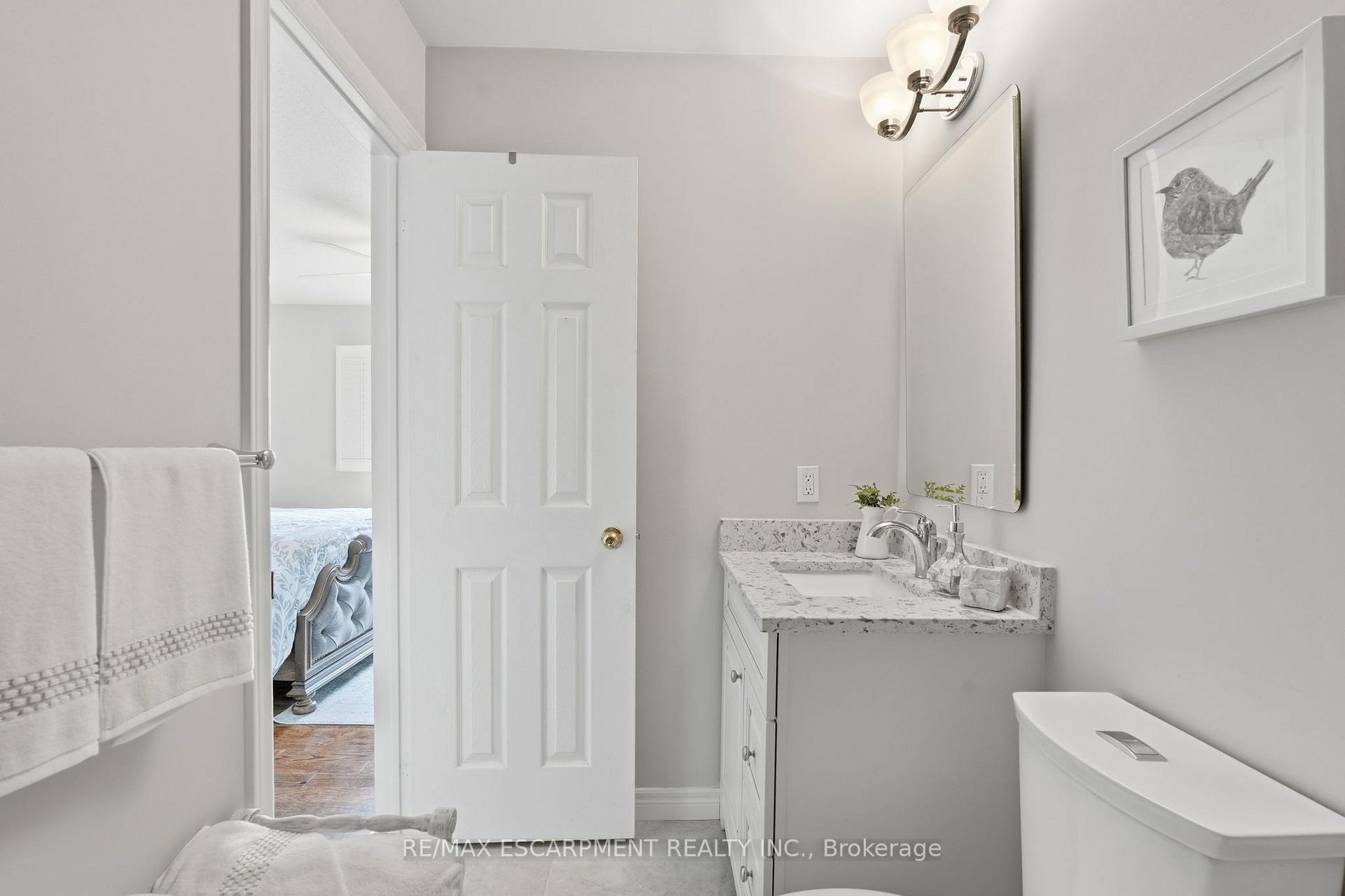 Photo 22 of 8 Slater Court, Hamilton, Waterdown — HOMEH