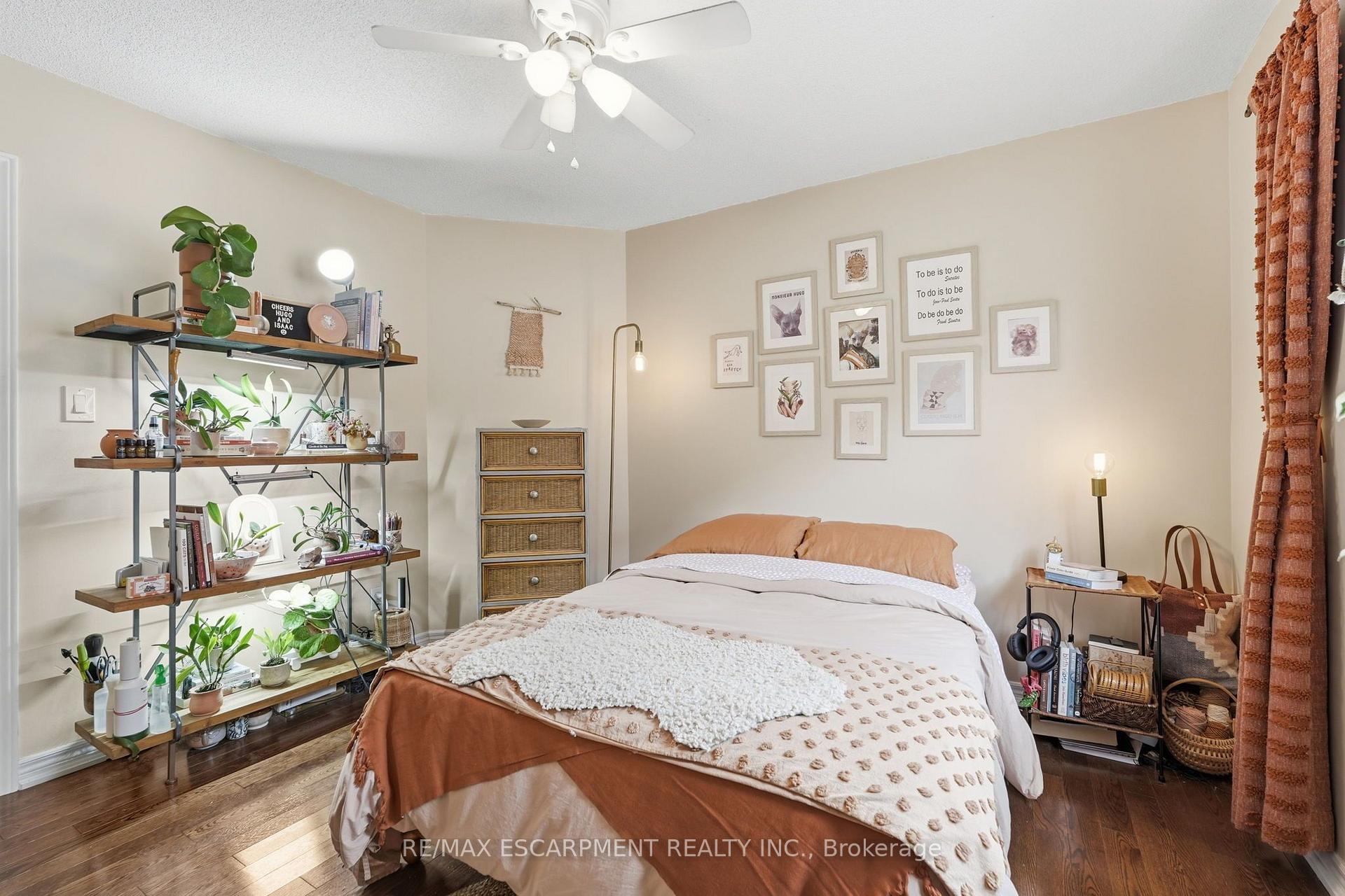 Photo 26 of 8 Slater Court, Hamilton, Waterdown — HOMEH