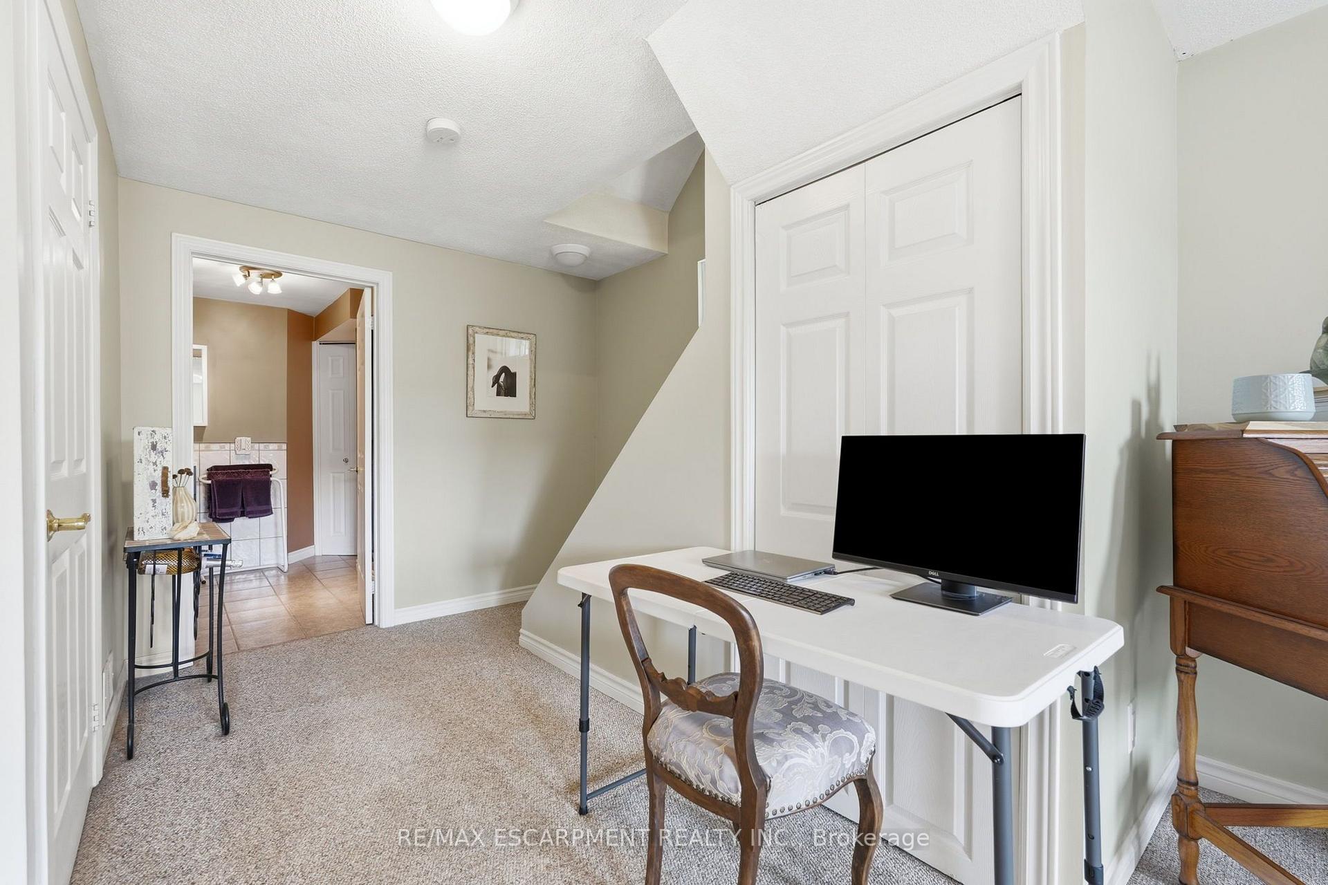 Photo 31 of 8 Slater Court, Hamilton, Waterdown — HOMEH